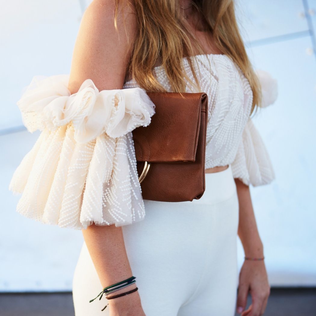 Falbany i falbanki w najmodniejszych stylizacjach - zobacz topowe sukienki i bluzki z tym detalem